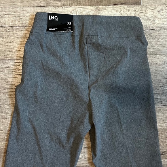 I.N.C. INTERNATIONAL CONCEPTS Mid-Rise Tummy-Control Skinny Pants (Size 0S) - Picture 13 of 15
